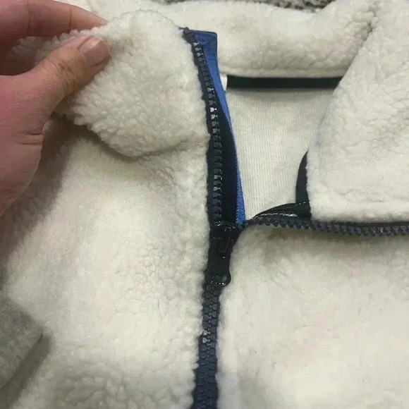 Size XL women’s Sherpa quarter zip J CREW - Picture 3 of 6